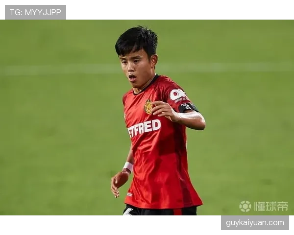 久保建英在比利亚雷亚尔的战术角色演变：从边路爆点到进攻枢纽的转型逻辑