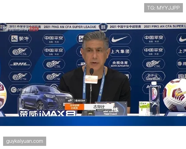 刚刷到龚翔宇休赛期照片，球场上那股拼劲儿瞬间没了，机场贵妇范儿上线，脑补不出来谁给的勇气