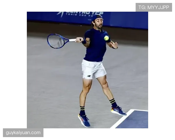 乔丹·汤普森随手刷卡那条视频我看了三遍——那顿饭的钱够我一个季度外卖开销